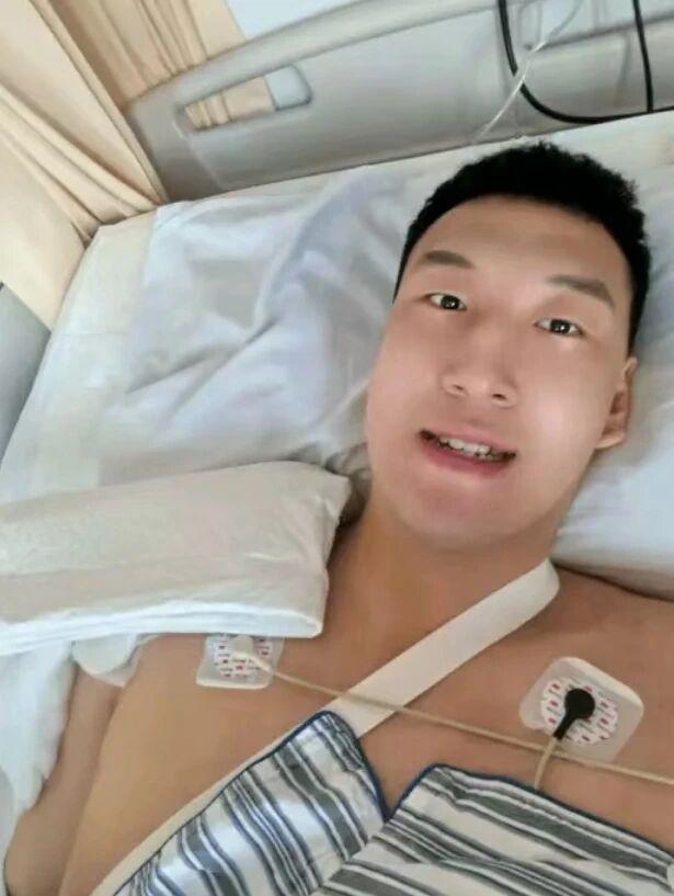 郑钦文三盘逆转萨卡里 终结连败斩获草地赛季首胜