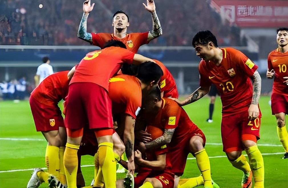 罗马诺：纽卡接近签下阿贾克斯18岁中场斯图尔，总价超2500万欧