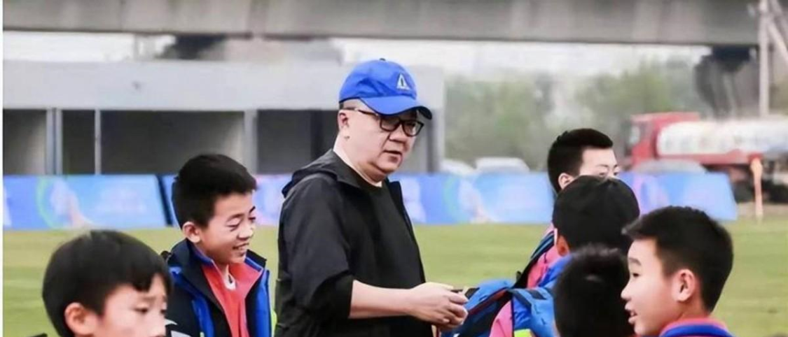 美记:斯普利特有可能很快成为公牛主教练,他们的工资比开拓者高
