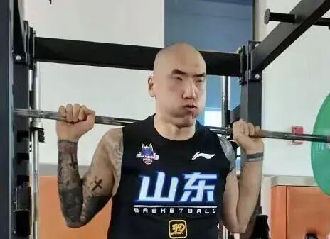 总决G5纽约现针对马刺球迷暴力
