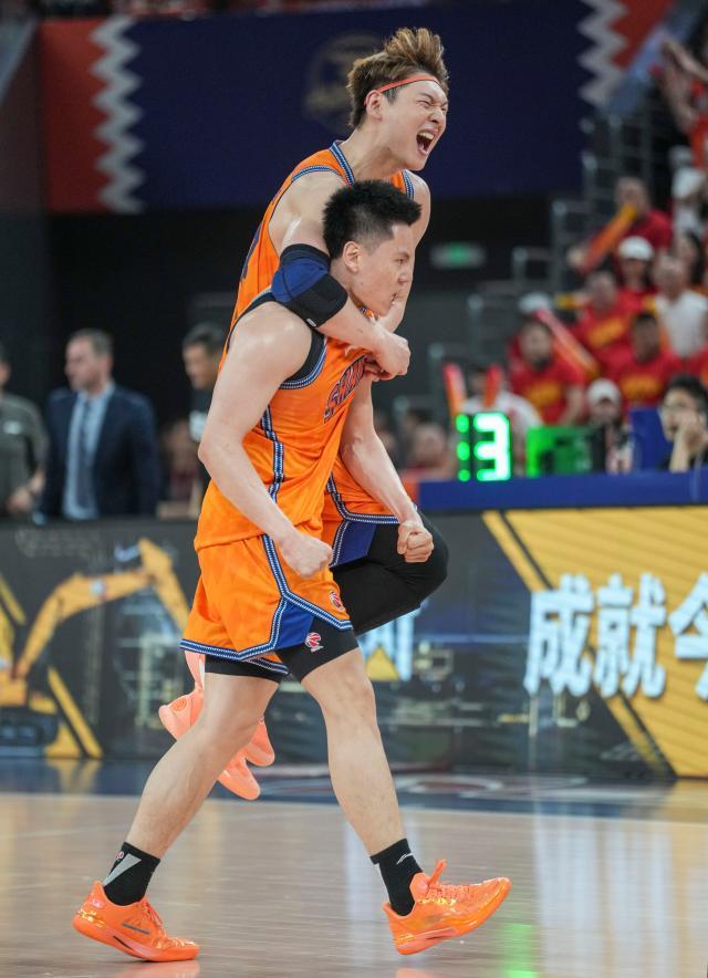19岁意中锋退NBA选秀加盟NCAA