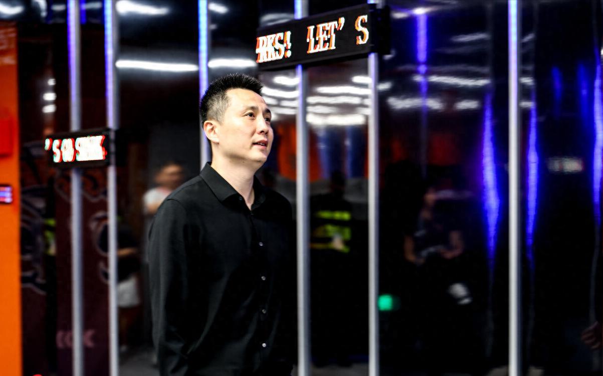 前独行侠队友！丁彦雨航祝贺布伦森夺冠获FMVP 邀请来中国