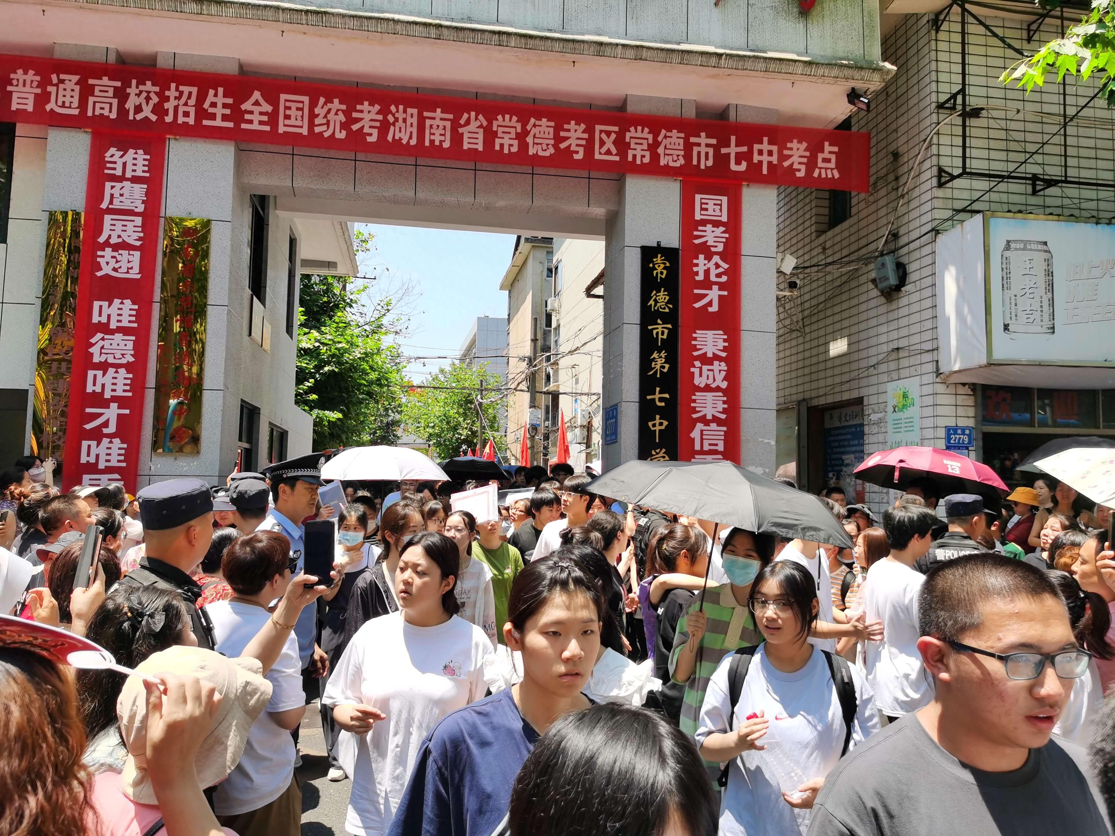 星空体育-马刺竟是詹姆斯潜在下家?薪资匹配并非完全空想
