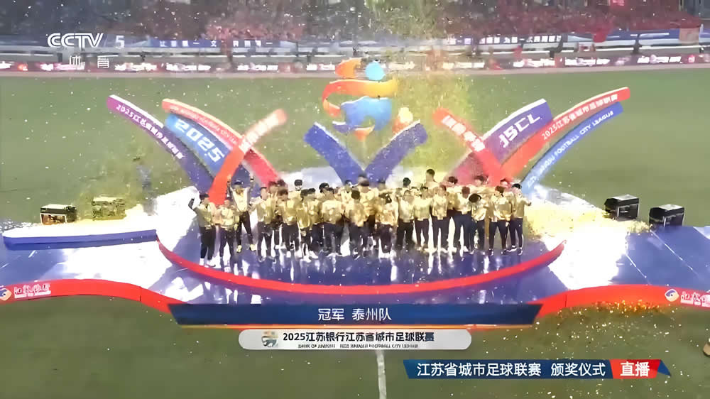 场外暴力让纽约蒙羞：17岁少年被打至昏迷，马刺遭扔鸡蛋