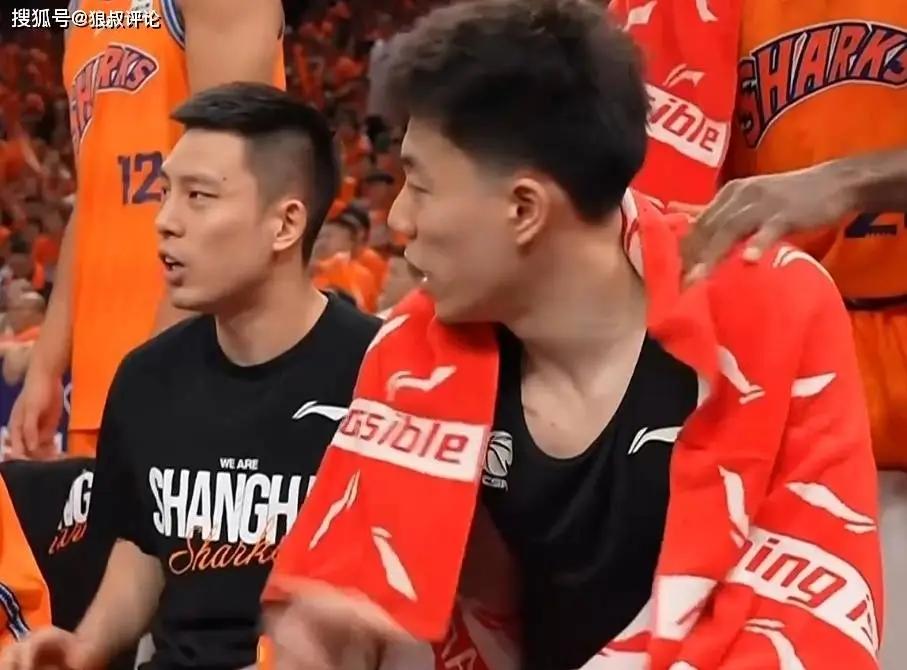 尼克斯球星的双胞胎接管发布会,萌娃抢尽风头