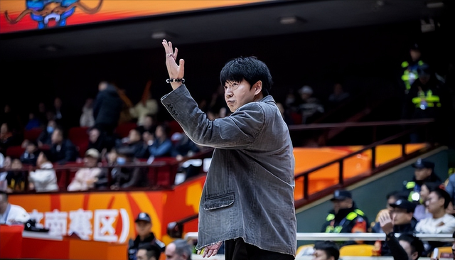 阿奴诺比补篮绝杀 尼克斯4