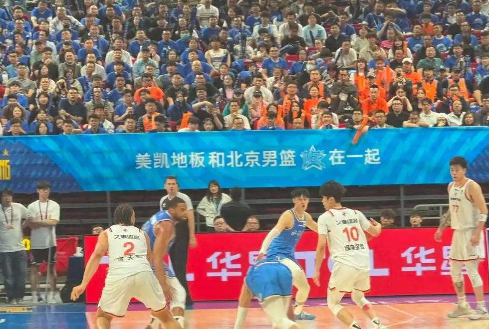 4年1.78亿!抢疯了!湖人头痛,冠军中锋还要吗?