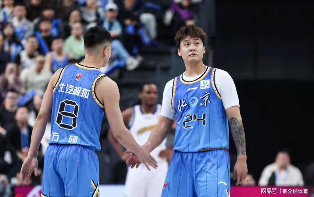 文班19+14+5封盖,哈珀比肩2传奇带不动双枪,马刺1