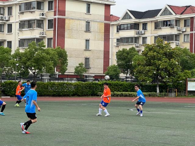 总决赛G5:马刺主场强压尼克斯 文班哈珀发挥出色,福克斯拖后腿