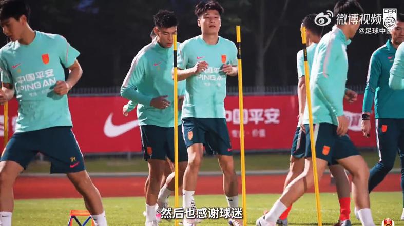 福克斯取关马刺引热议！曾取关小萨：人与人之间没必要都走很近