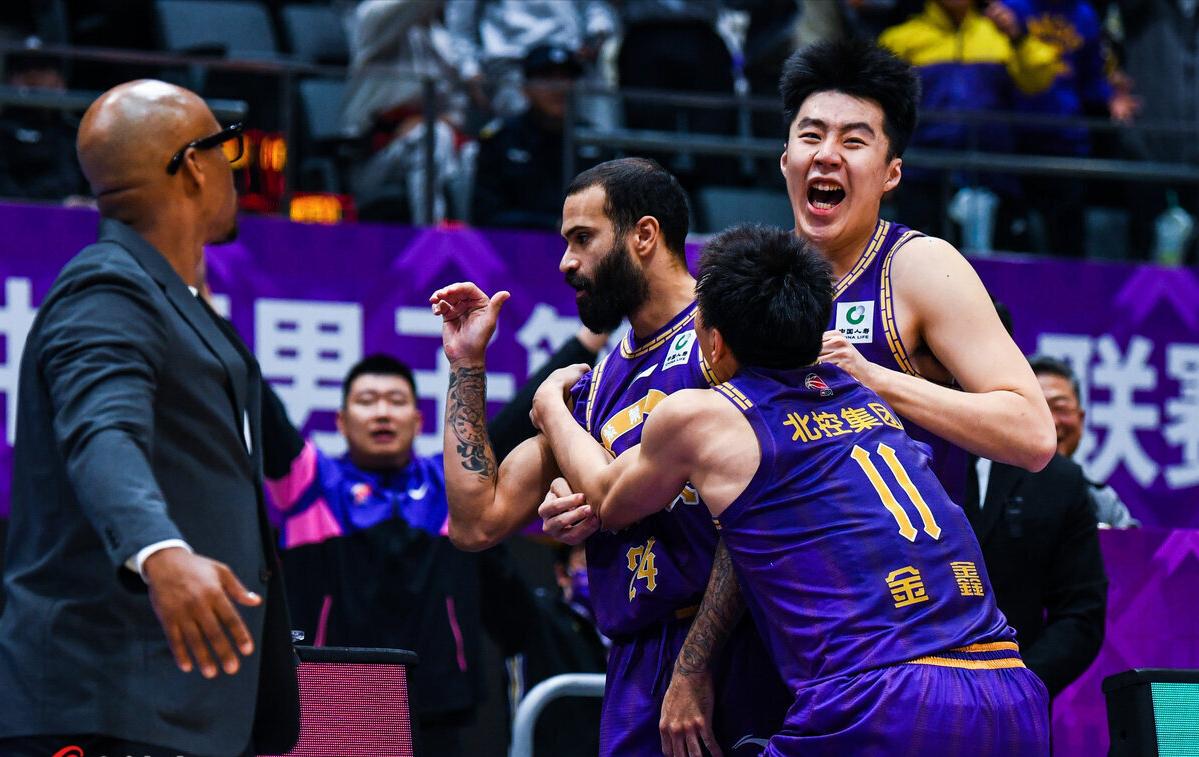 尼克斯终结53年荒夺2026NBA总冠军