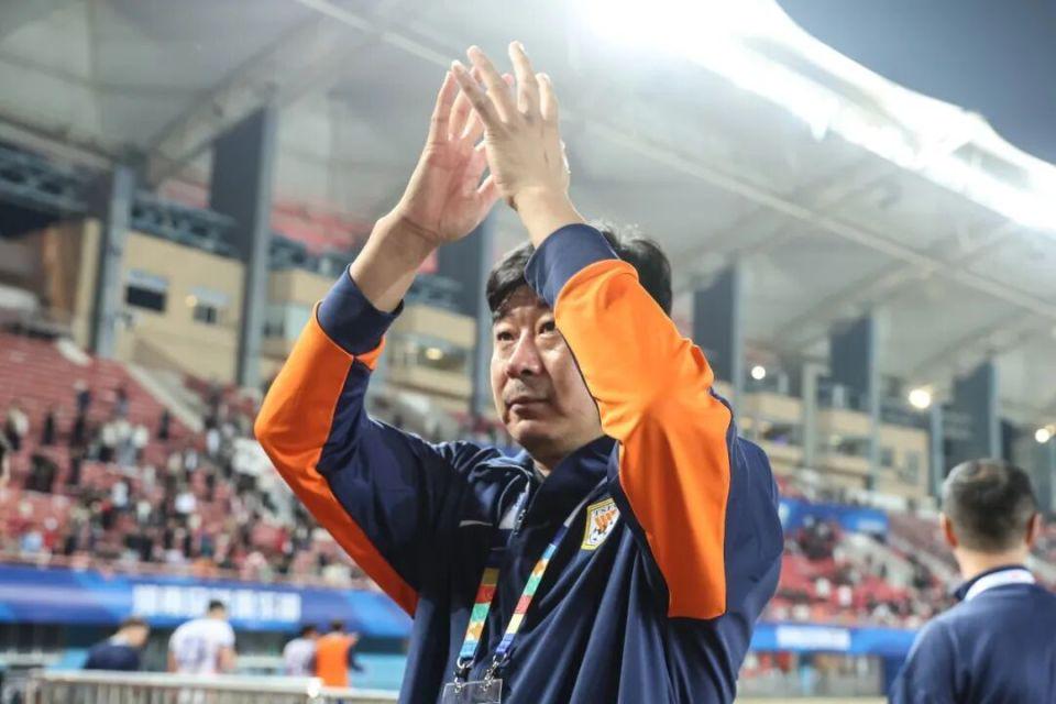 哈登涉枪被捕 骑士发声明回应