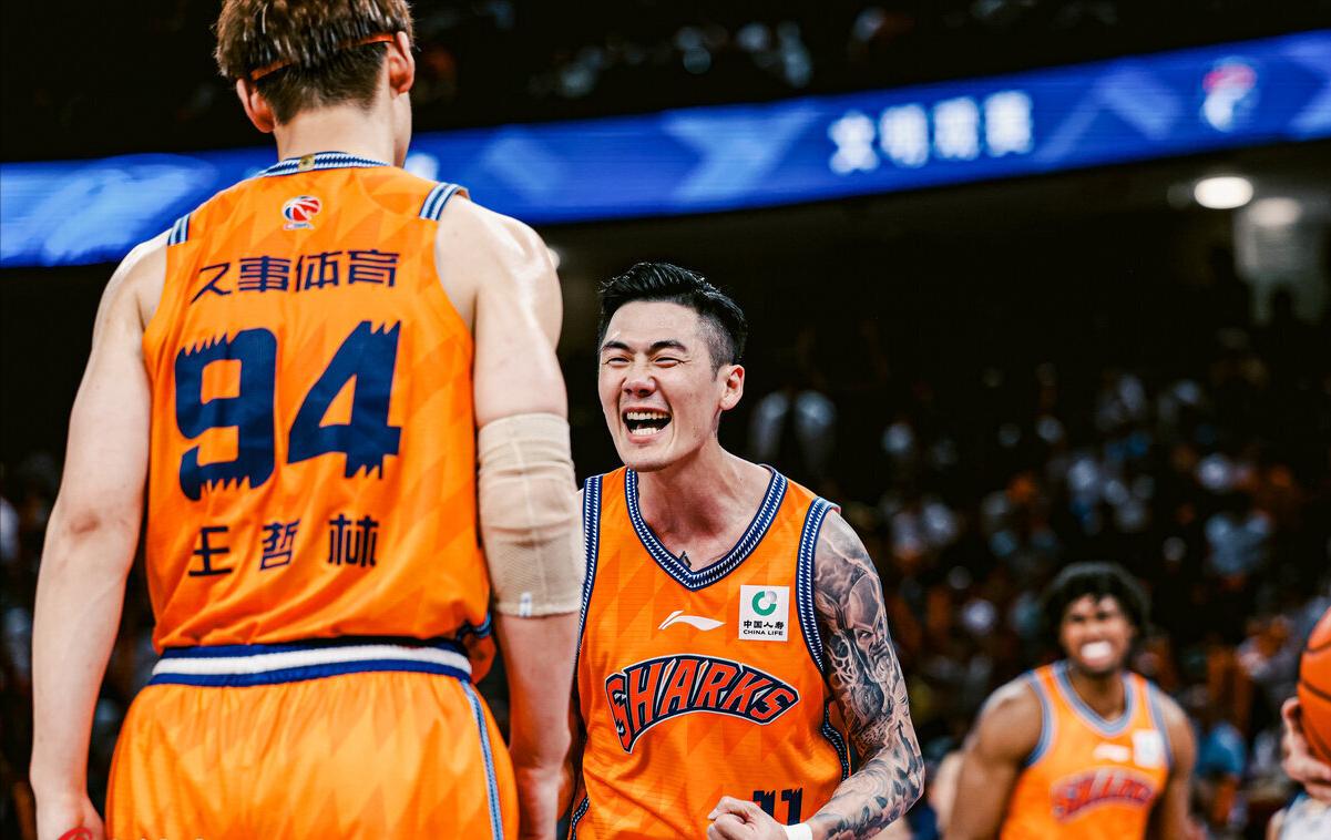 星空体育-疯狂!4年1.8亿!篮网抢了湖人里夫斯!