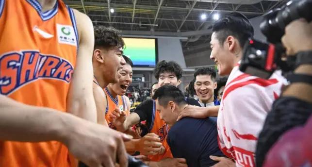 尼克斯夺冠纽约全城狂欢
