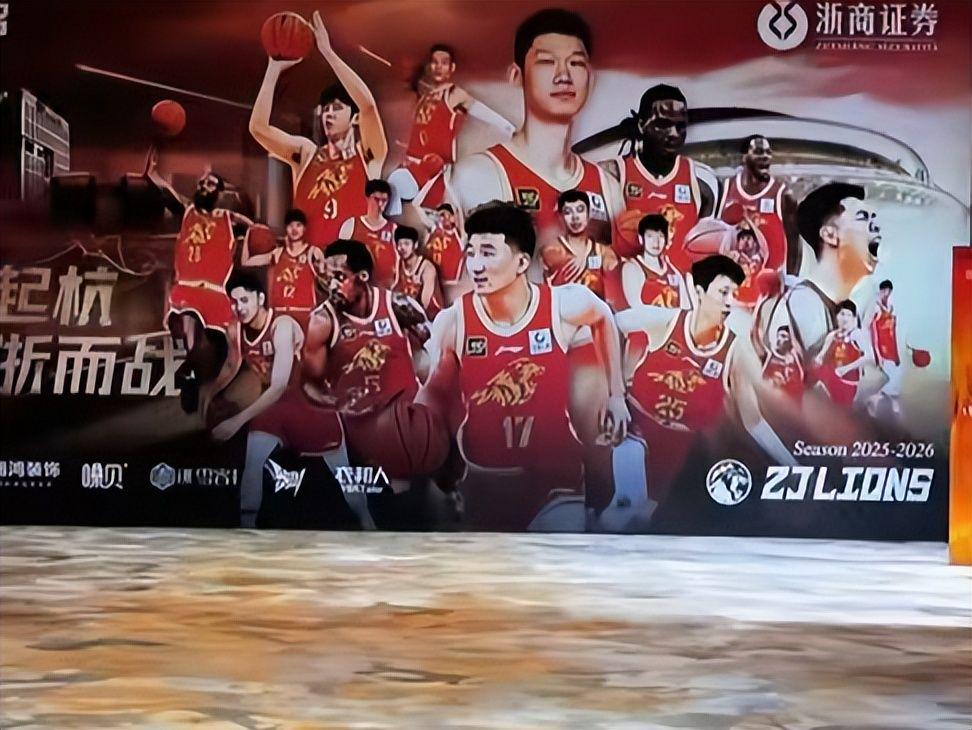 星空体育名记交易方案:火箭2主力1首轮换29岁明星!若能达成,首发太豪华