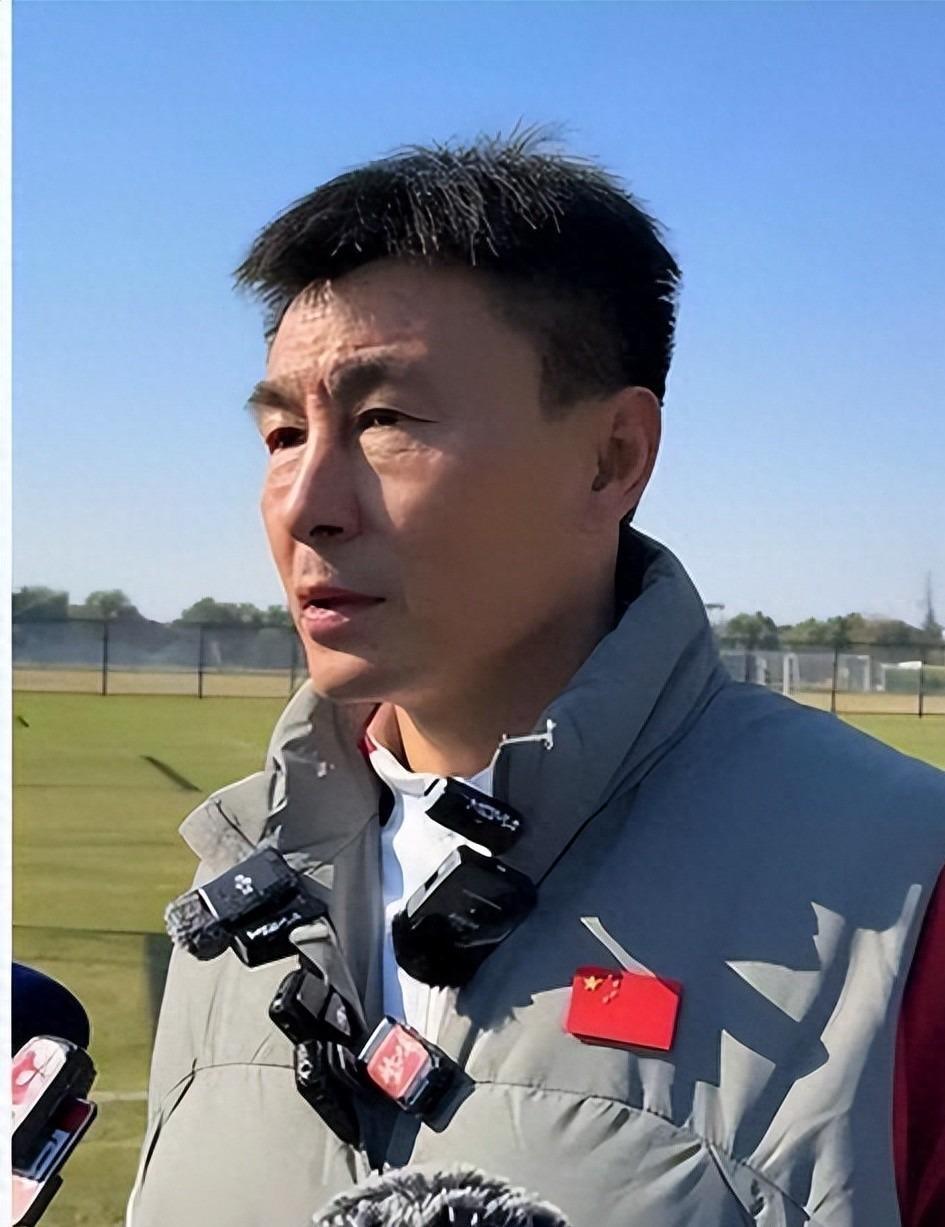 星空体育-三人或跳出湖人合同:里夫斯、斯马特、艾顿去向未定