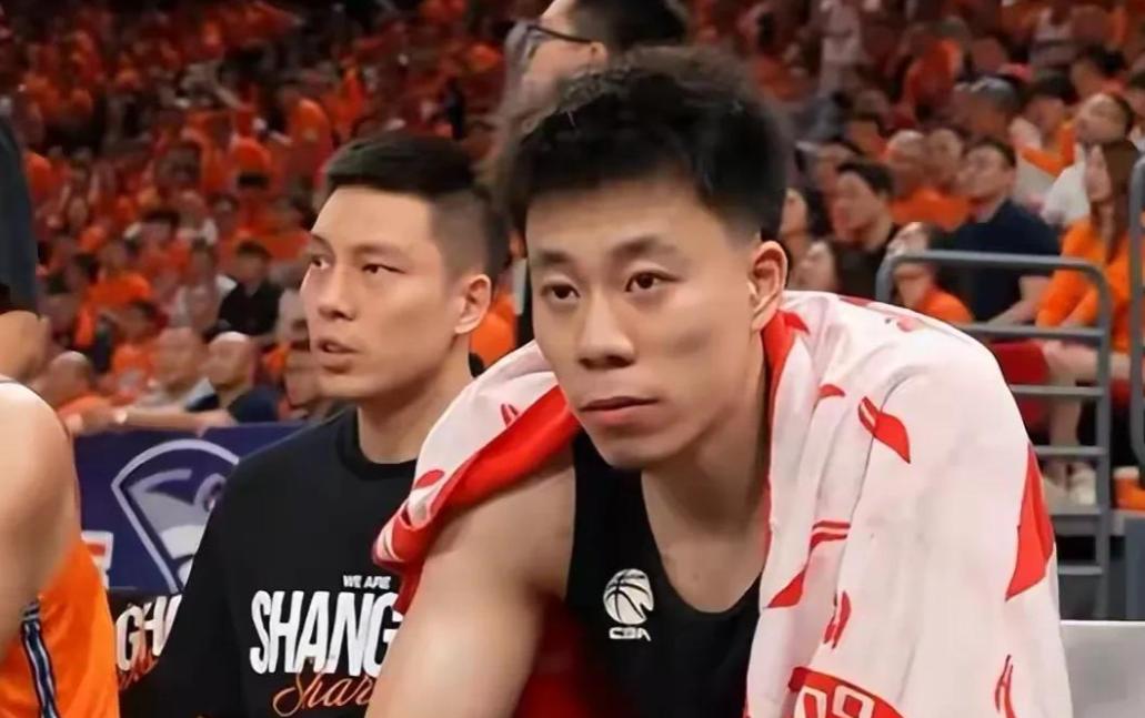 4年2.29亿，福克斯坑苦马刺！老板儿子“赶人”+搭首轮才能送走？