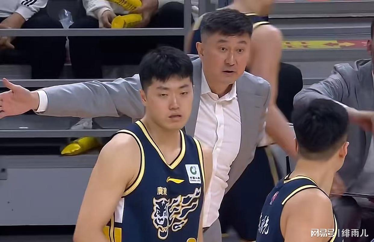 魔术首轮出局后完成换帅