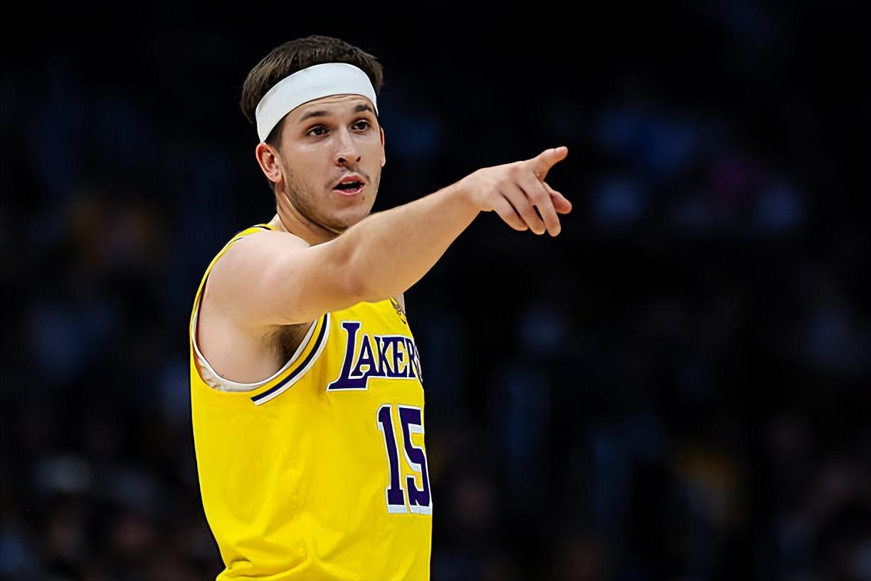 星空体育-球迷吵翻!乔丹是NBA初代营销大牌,詹姆斯是迭代招牌,真相扎心