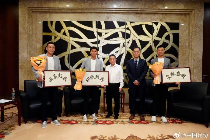 名记曝绿军拟交易得字母哥墨菲