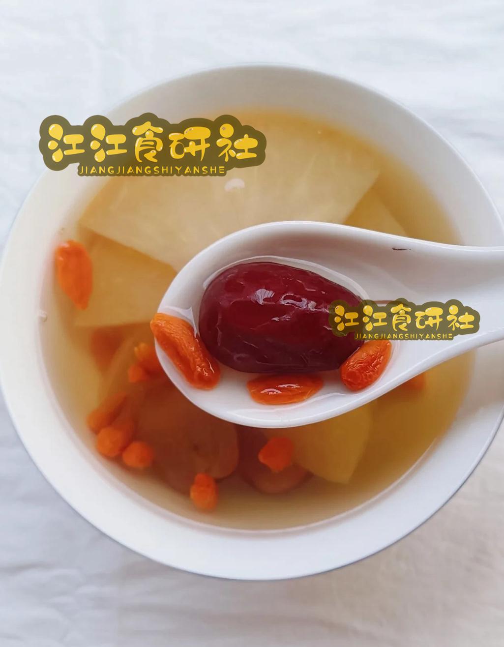 饿了?拉门斯被拍到在比利时替补席啃苹果