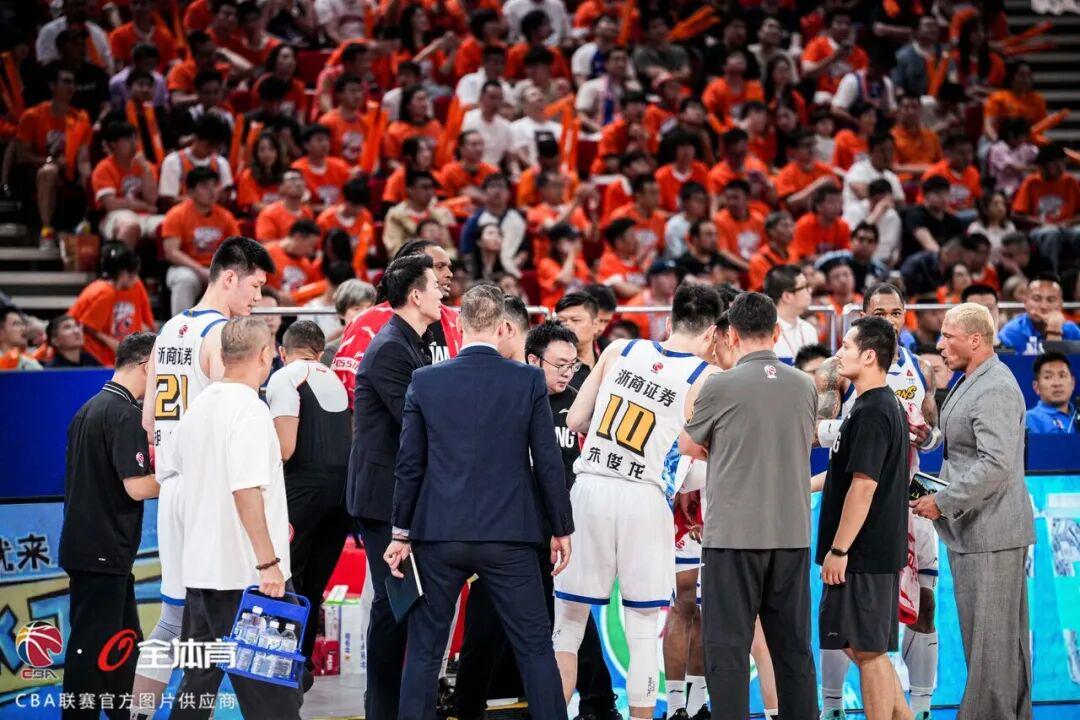罗马诺:纽卡接近签下阿贾克斯18岁中场斯图尔,总价超2500万欧