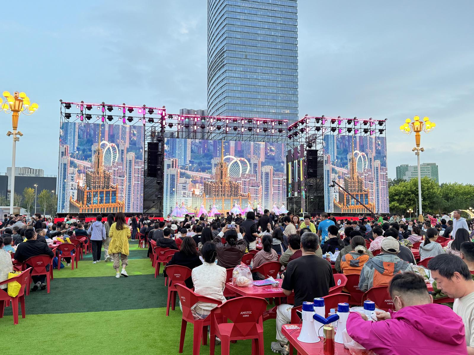 记者：费内巴切仍在和曼城谈阿克转会费，预计700万+150万镑