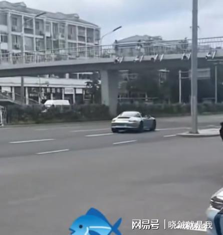 克拉克加公开赛穿球衣遭嘘仍抓鸟
