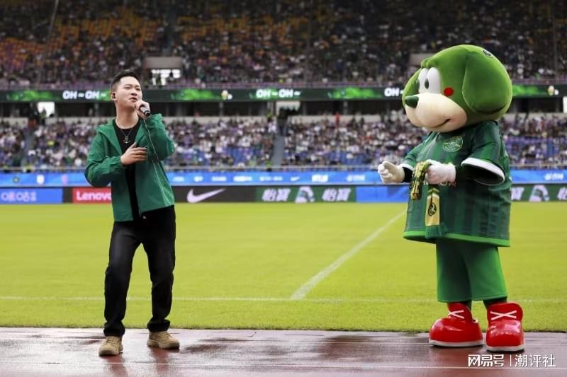 记者：海港今天飞赴深圳，吾米提江留沪康复
