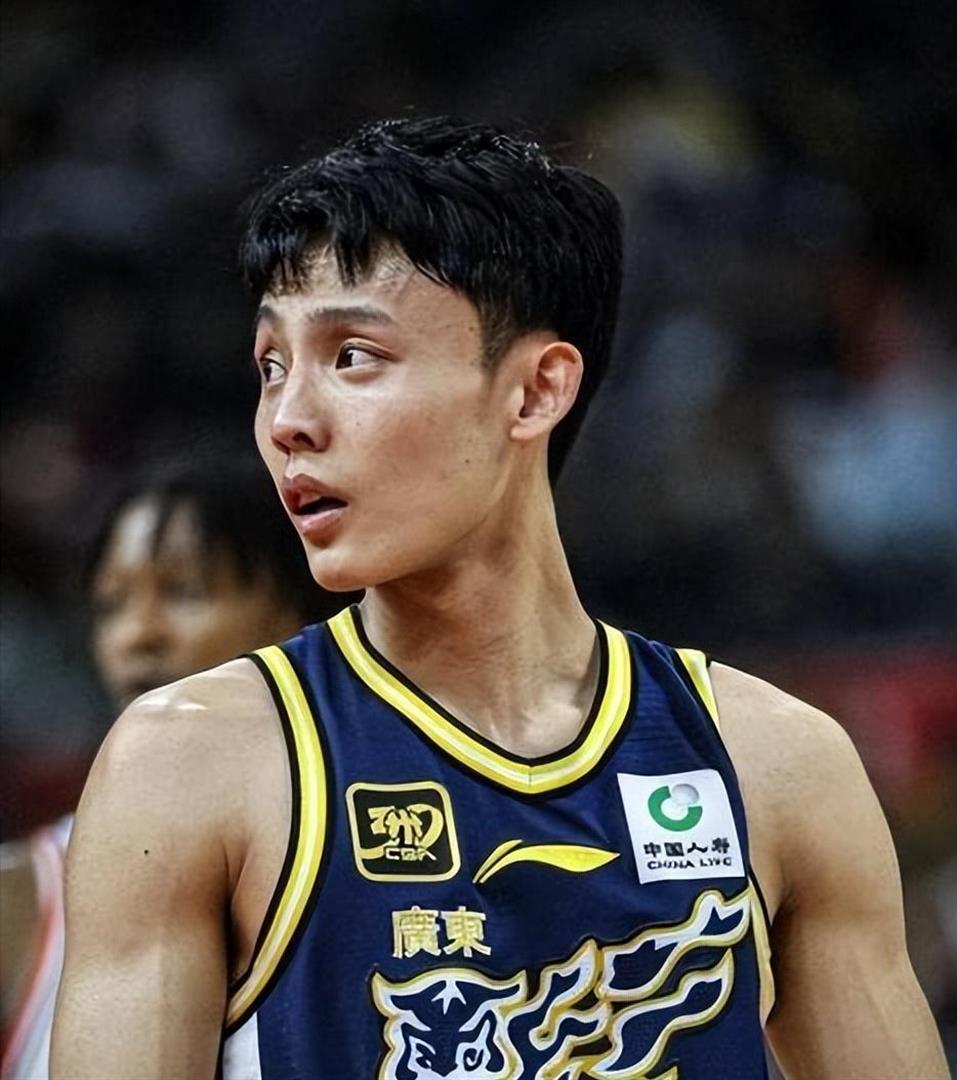 不莱梅后卫魏泽受伤14个月后复出,赛后激动落泪